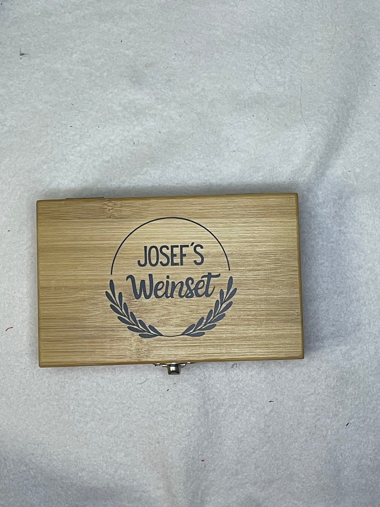 Kleines Wein-Set im Holzkästchen, Personalisierung möglich